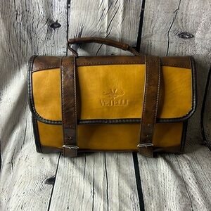 Men’s Vetelli hanging leather travel toiletry bag w/ 2 zipper pockets+2 snap